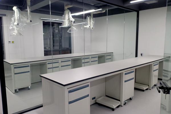 全新全鋼實驗臺費用是多少？