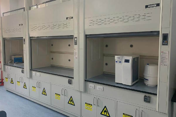 實驗臺通風柜哪個廠家好？選擇優(yōu)質品牌的秘訣